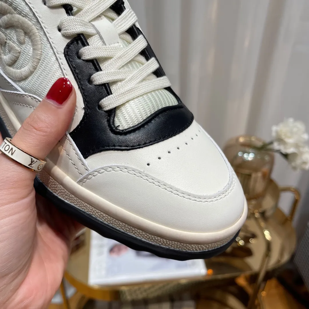 👟👟Ex-factory price 520👟👟 Gucci's new dirty shoes MAC80 series✅fully imported anti-counterfeiting thread, not ordinary fluorescent thread ## Retro old money style tone, full of old money retro feel❗️ ss23 is really fresh and can't be newer ~ the foot feel is matched with leverage ~ cloud-like comfort Original grained cowhide contrasting stripes original satin fabric, original thin soft fabric + cowhide color matching inside, original T👟👟 ex-factory price U sole, gap edge original craftsmanship, no glue and environmental protection♻️ Couple size 35-44 (45.46. Can be customized) Original packaging + printed GUCCI outer box